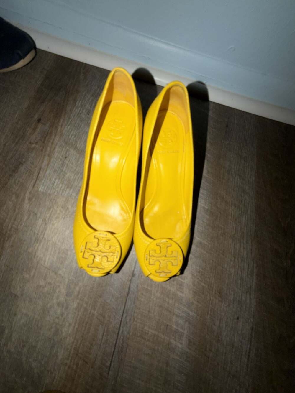 Tory Burch Yellow Patent Leather Sally Wedge Pumps Size 39 Tory Burch